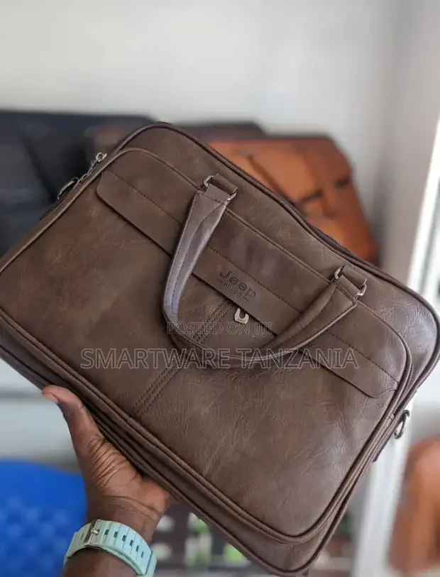 Jeep Buluo Men's Leather Large Capacity Business Laptop Bag